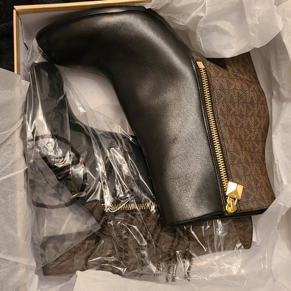 Michael Kors frenchi bootie - Picture 2 of 3